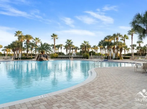 Picture Perfect 2 Bedroom Condo by Redawning