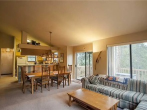 143 Park Forest (Private Home with Hot Tub)