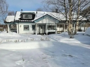 Cozy 3BR Riverside House with Sauna