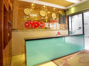 Guanhong Hotel (Nanning 33 Middle School Subway Station Xiuxiang Subway Station Shop)