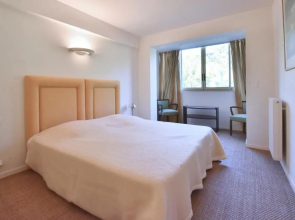 10 Minutes On Foot From The City Center! Sea View Secured Property