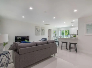 Dania Beach Beauty 3BR with Hot Tub