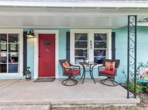 Cardinal Haus 2 Bedroom Home by RedAwning