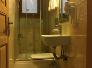 Old Town Deluxe Flats