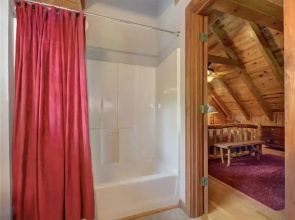 Buckhorn  2 Bedroom Home with Hot Tub