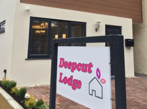 Deepcut Lodge Bed and Breakfast Self Service