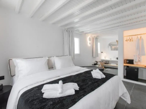She Mykonos- Luxury Apartments