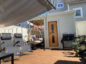 Modern and Central 2 BR w/King Beds + Free Parking