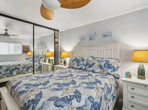 Beautiful 1 Bed Beach Condo #122 1 Bedroom Condo by RedAwning