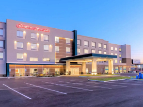 Hampton Inn  Suites by Hilton Cincinnati West
