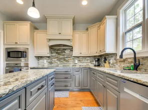 Spacious Home w/ Fireplace - Near Pinehurst Golf!
