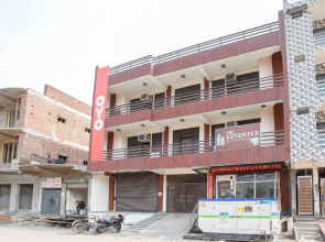 Oyo 71053 Av Residency