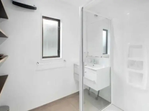 Fantastic Views, Close to Town 2 Bedroom Apartment