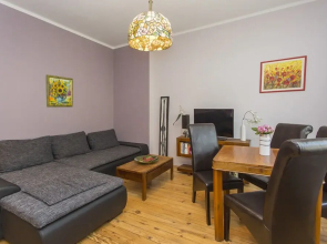 Colorful 2bdr Apartment in the City Center