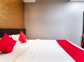 OYO 70680 Mokshajna Inn