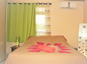 Tahiti - Sanny's Place Room & Pool