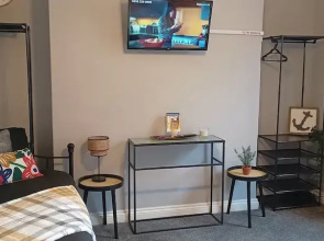 Apartment - Sleeps 5, Free Parking & Sun Terrace