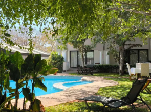 Room in Lodge - Luxury Suite in Zambezi Boutique Lodge 2, Free 4x4 Town Tour