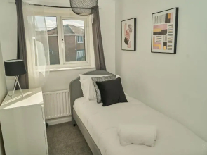 HS2 Large Groups NEC Stay Stunning House Birmingham For Company and Family