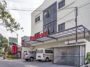 Afifah Guesthouse by RedDoorz