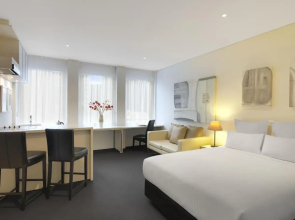 Oaks Melbourne on Collins Suites