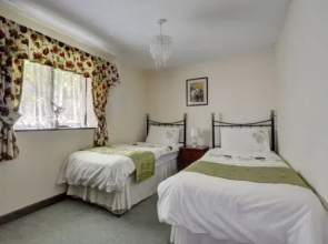 The Carriage House 20655