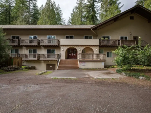Mt. Baker Lodging Condo 36 – Inexpensive, Sleeps 6! by MBL