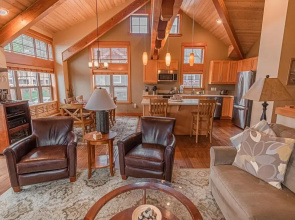 Lodges at Cannon Beach B2