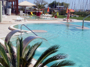 Hotel Golden Lake Resort