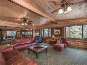 Buffalo Lodge - Seven Bedroom Cabin with Hot Tub