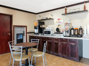 Super 8 - Fenton/St. Louis Area