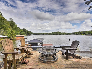 Waterfront Gem on Lake Sinclair With Boat Dock!