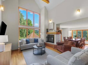 Private Hot Tub + Game Room: Galena Territory Home