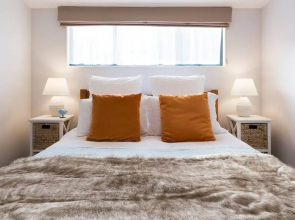 Lake Edge Family Cottage Panoramic View