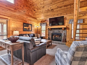 Homey Sevierville Cabin w/ Deck Near Pigeon Forge!