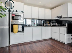 Basildon - Dwellers Delight Living Ltd Serviced Accommodation , 2 Bedroom Penthouse Basildon Essex with Free Wifi & secure parking