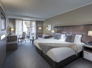 Lagoon Beach Hotel Apartments