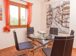 Can Canals in Art With 5 Bedrooms and 4 Bathrooms