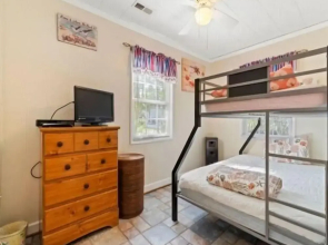 Flip Flop Paradise 2 Bedroom Cottage by RedAwning