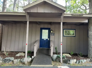 Mountain Harbor Lodge cottage on Lake Ouachita by RedAwning