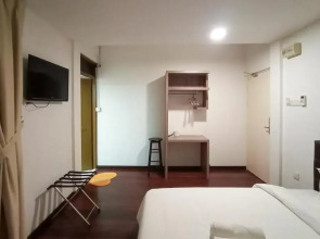 OYO HOME 90260 Natol Homestay London