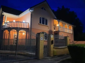 Lovely 3-bed House in Satu Mare Party Possible