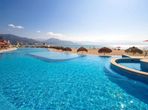 Stunning Upgraded Condo All Oceanfront