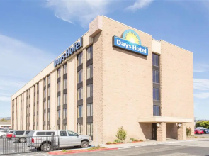 Days Hotel by Wyndham Oakland Airport-Coliseum