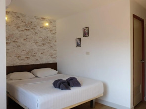 18 Coins Budget Hotel