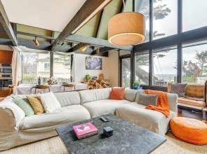 Moss Beach Oceanfront Retreat ~ 20 Mi to San Fran!