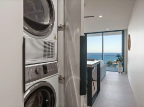 Modern 1-bed With Tamarama Beach Views