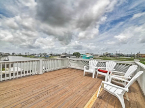 Waterfront Rockport Home w/ Dock & 3 Kayaks!