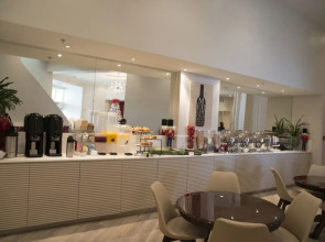 The Point Hotel & Suites