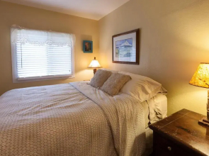 Hood View-Mtn View-4BR/2BA
